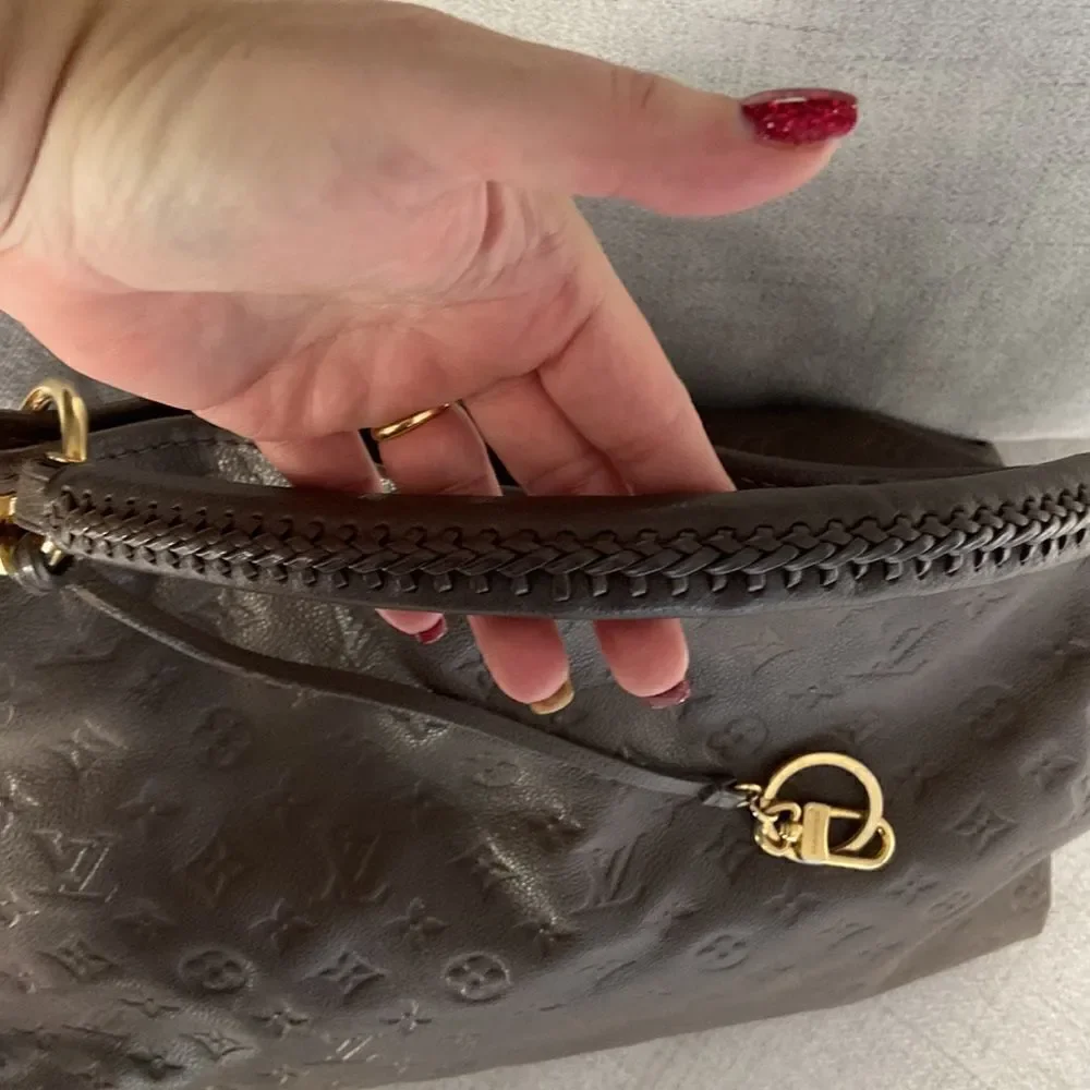 Louis Vuitton Shoulder bag  monogram lamb skin chocolate color